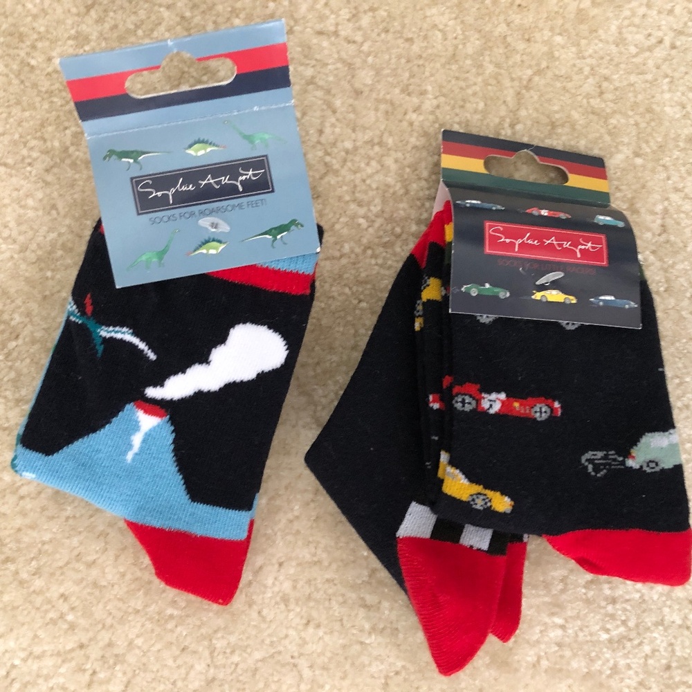 New‎ 3 pairs of Kid's Race car & Dino socks